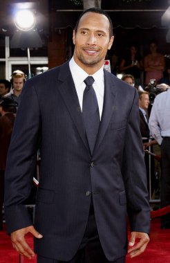 Dwayne Johnson 16 Haziran 2008 'de Westwood' daki Mann Village Tiyatrosu 'nda düzenlenen' Get Smart 'ın Los Angeles galasında.  