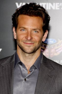 Bradley Cooper Şubat'ta Hollywood Grauman Çin Tiyatrosu'nda düzenlenen 'Sevgililer Günü' Los Angeles galasında 8, 2010. 