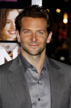 Bradley Cooper Şubat'ta Hollywood Grauman Çin Tiyatrosu'nda düzenlenen 'Sevgililer Günü' Los Angeles galasında 8, 2010. 