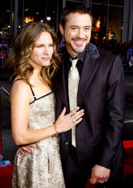 Robert Downey Jr. ve Susan Downey, 30 Nisan 2008 'de Hollywood, ABD' deki Grauman 's Chinese Theater' da düzenlenen 