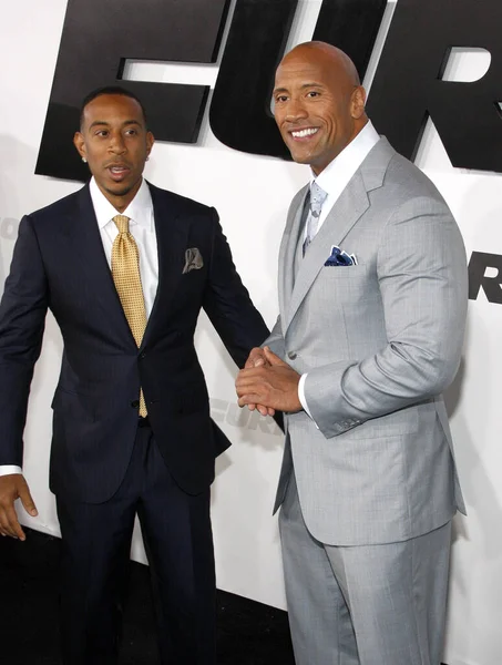 Dwayne Rock Johnson Chris Ludacris Bridges Los Angeles Premiere Furious — стокове фото