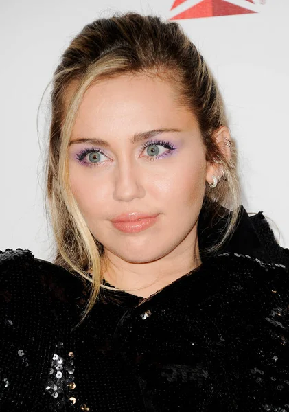 Miley Cyrus 2019 Musicares Személy Tiszteletére Dolly Parton Tartott Los — Stock Fotó