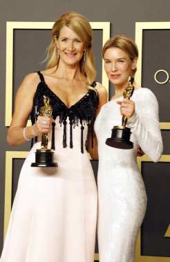 Laura Dern ve Renee Zellweger, 9 Şubat 2020 tarihinde Hollywood Dolby Tiyatrosu 'nda düzenlenen 92. Akademi Ödülleri Basın Odası' nda..