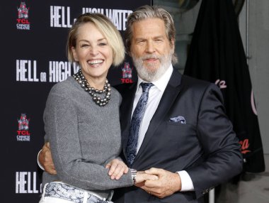 Sharon Stone ve Jeff Bridges Jeff Bridges el ve ayak izi törenle Tcl Çin tiyatro IMAX Hollywood, ABD 6 Ocak 2017 düzenlenen.