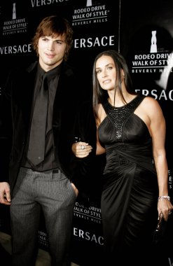 Ashton Kutcher and Demi Moore at the Rodeo Drive Walk Of Style Award honoring Gianni and Donatella Versace held at the Beverly Hills City Hall in Beverly Hills, USA on February 8, 2007.