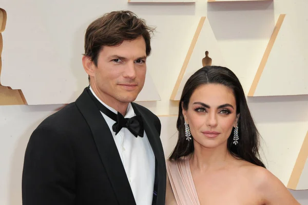 Mila Kunis Ashton Kutcher Dorocznych Rozdaniach Oscarów Które Odbyły Się — Zdjęcie stockowe