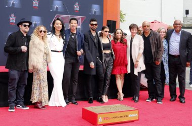 Lionel Richie, Sofia Richie, Miles Richie, Nicole Richie, Lionel Richie, Lisa Parigi ve Benji Madden Lionel Richie el ve ayak izi törenle Tcl Çin Tiyatrosu Hollywood, ABD 7 Mart 2018 düzenlenen.