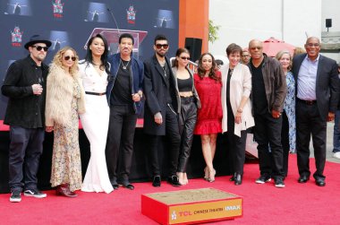 Lionel Richie, Sofia Richie, Miles Richie, Nicole Richie, Lionel Richie, Lisa Parigi ve Benji Madden Lionel Richie el ve ayak izi törenle Tcl Çin Tiyatrosu Hollywood, ABD 7 Mart 2018 düzenlenen.