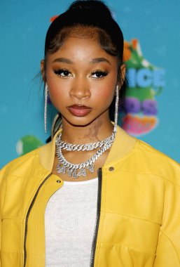 Bu kız, Los Angeles, ABD 'deki Microsoft Tiyatrosu' nda 4 Mart 2023 'te düzenlenen Nickelodeon Çocuk Seçimi Ödülleri' nde yatıyordu..