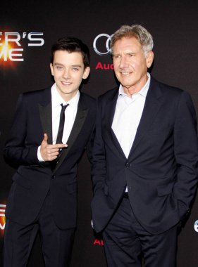 Harrison Ford ve Asa Butterfield, 28 Ekim 2013 'te ABD' nin Hollywood kentindeki TCL Çin Tiyatrosu 'nda düzenlenen 