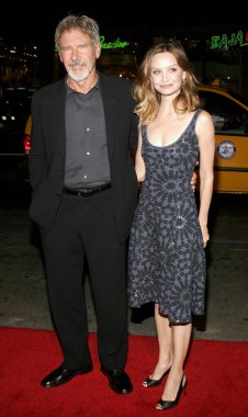 Hollywood, Ca - Şubat 02, 2006: Calista Flockhart ve Harrison Ford 'Güvenlik Duvarı' Hollywood Grauman Çin Tiyatrosu'nda düzenlenen Dünya prömiyerinde, Abd Şubat'ta 2, 2006.