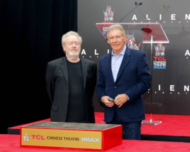 Ridley Scott ve Harrison Ford töreninde efendim Ridley Scott el ve ayak izi Tcl Çin tiyatro IMAX Hollywood, ABD 17 Mayıs 2017 düzenlenen.