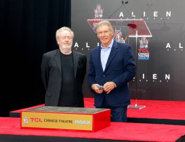 Ridley Scott ve Harrison Ford töreninde efendim Ridley Scott el ve ayak izi Tcl Çin tiyatro IMAX Hollywood, ABD 17 Mayıs 2017 düzenlenen.