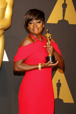 Viola Davis, 89. Yıllık Akademi Ödülleri 'nde, 26 Şubat 2017' de Hollywood ve Highland Center 'da düzenlenen basın odasında..