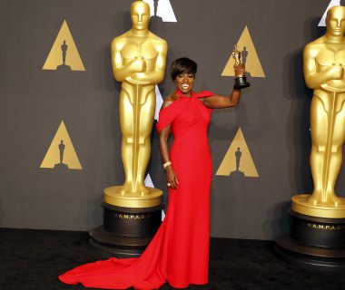 Viola Davis, 89. Yıllık Akademi Ödülleri 'nde, 26 Şubat 2017' de Hollywood ve Highland Center 'da düzenlenen basın odasında..