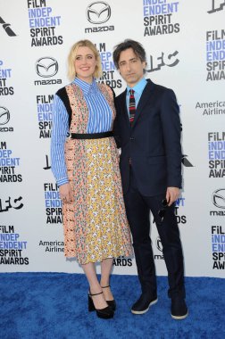 Greta Gerwig ve Noah Baumbach, 8 Şubat 2020 'de Santa Monica, ABD' deki Santa Monica Sahili 'nde düzenlenen 35. Yıllık Bağımsız Film Ruh Ödülleri' nde.