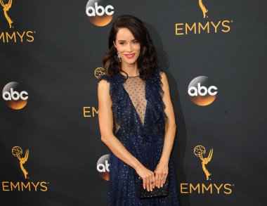Abigail Spencer, 18 Eylül 2016 'da ABD' nin Los Angeles kentindeki Microsoft Tiyatrosu 'nda düzenlenen 68..