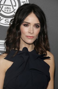 Abigail Spencer, 6 Ocak 2018 'de ABD' nin Santa Monica kentindeki Barker Hangarında düzenlenen Elysium 'un 11. Yıllık Cennet Kutlaması' nda.