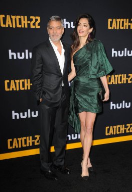 Amal Clooney ve George Clooney, 7 Mayıs 2019'da Abd'nin Hollywood kentinde ki Tcl Çin Tiyatrosu'nda düzenlenen Hulu'nun 'Catch-22' filminin ABD Galası'nda.