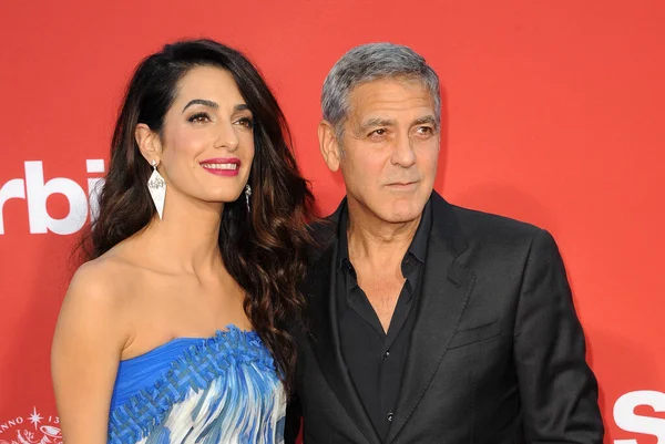 Amal Clooney George Clooney Estreno Los Ángeles Suburbicon Celebrado Regency — Foto de Stock