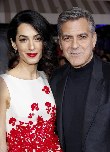 Джордж Клуни Амаль Клуни Мировой Премьере Хайль Цезарь Состоялась Театре — стоковое фото