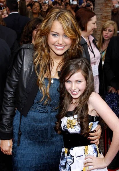Miley Cyrus Ryan Newman Premierze Filmu Hannah Montana Movie Capitan — Zdjęcie stockowe