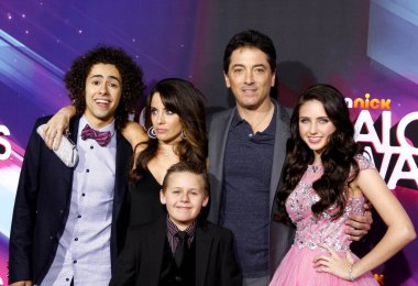 Ramy Youssef, Alanna Ubach, Scott Baio, Ryan Newman ve Jackson Brundage 17 Kasım 2012 'de Hollywood Palladium, Los Angeles, ABD' de düzenlenen TeenNick HALO Ödülleri 'nde. 