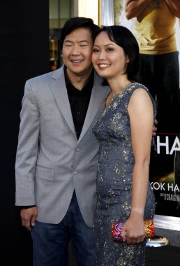 Tran Ho ve aktör Ken Jeong, 19 Mayıs 2011 'de ABD' nin Hollywood şehrindeki Grauman 'ın Çin Tiyatrosu' nda düzenlenen 'The Hangover Part II' nin Los Angeles galasında.
