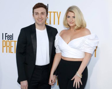 Daryl Sabara ve Meghan Trainor 'I çok hissediyorum' Los Angeles galasında Regency Köyü tiyatro Westwood, ABD 17 Nisan 2018 düzenlenen.