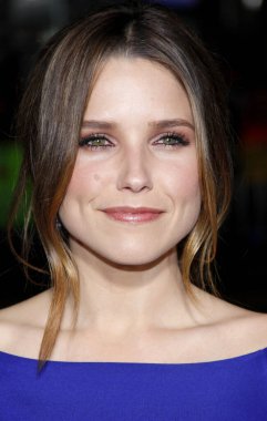 Sophia Bush, 8 Şubat 2012 'de ABD' nin Hollywood kentindeki Grauman 'ın Çin Tiyatrosu' nda düzenlenen 