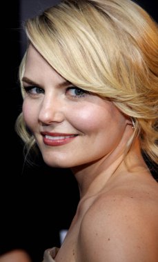 Jennifer Morrison, 6 Eylül 2011 'de Hollywood, ABD' deki ArcLight Sineması 'nda düzenlenen' Warrior 'un Los Angeles galasında.