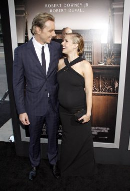 Dax Shepard ve Kristen Bell, 1 Ekim 2014 'te ABD' nin Los Angeles kentindeki AMPAS Samuel Goldwyn Tiyatrosu 'nda yapılan' The Judge 'galasında.