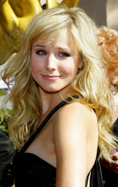 Kristen Bell, 8 Eylül 2007 'de Los Angeles' taki Shrine Auditorium 'da düzenlenen 2007 Primetime Yaratıcı Sanatlar Emmy Ödülleri' nde.