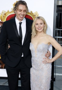 Kristen Bell ve Dax Shepard, 28 Mart 2016 'da ABD' nin Westwood kentindeki Regency Village Theatre 'da düzenlenen' The Boss 'filminin Los Angeles galasında.