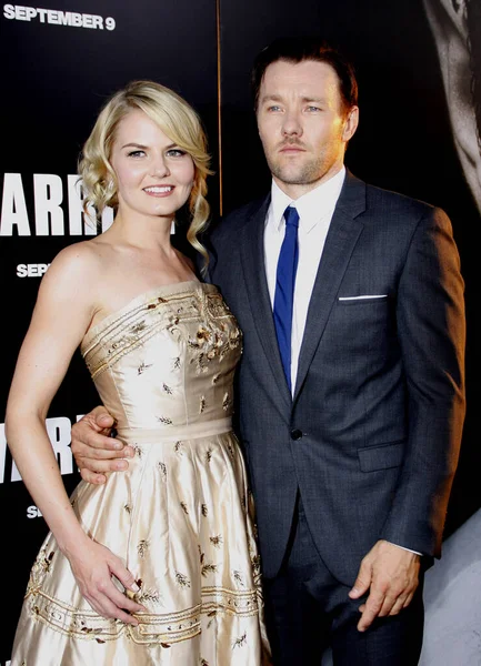 Jennifer Morrison和Joel Edgerton出席了2011年9月6日在美国好莱坞Arclight电影院举行的 勇者斗 在洛杉矶的首映式 — 图库照片