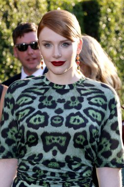 Bryce Dallas Howard, 8 Ağustos 2016 'da Hollywood El Capitan Tiyatrosu' nda düzenlenen Pete 's Dragon' un dünya prömiyerinde..