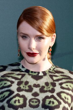 Bryce Dallas Howard, 8 Ağustos 2016 'da Hollywood El Capitan Tiyatrosu' nda düzenlenen Pete 's Dragon' un dünya prömiyerinde..