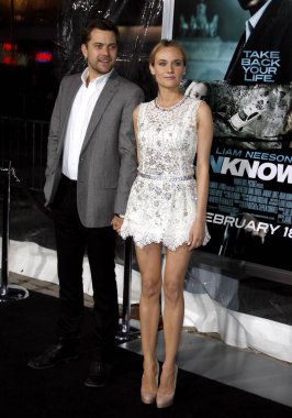 Diane Kruger ve Joshua Jackson, 16 Şubat 2011 'de ABD' nin Westwood kentindeki Mann Village Tiyatrosu 'nda düzenlenen Bilinmeyen' in Los Angeles galasında.