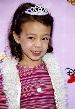 Aubrey Anderson-Emmons, 10 Kasım 2012 'de ABD' nin Los Angeles şehrindeki Disney Stüdyoları 'nda düzenlenen' Sofia the First: Once Upon a Princess 'prömiyerinde.