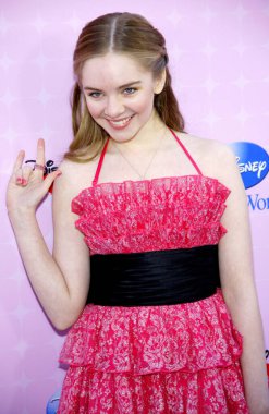 Darcy Rose Byrnes, 10 Kasım 2012 'de ABD' nin Los Angeles kentindeki Disney Stüdyoları 'nda düzenlenen' Sofia the First: Once Upon a Princess 'prömiyerinde.