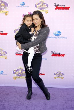 Constance Marie ve kızı Luna Marie Katich, 10 Kasım 2012 'de ABD' nin Los Angeles şehrindeki Disney Stüdyoları 'nda düzenlenen' 1. Sofia: Once Upon a Princess 'prömiyerinde.