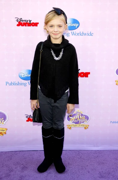 2012年11月10日 ロサンゼルスのディズニー スタジオで開催された Sofia First Once Princess のロサンゼルス プレミアにエルシー フィッシャーが出演した — ストック写真