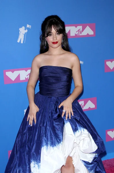 Camila Cabello于2018年8月20日在美国纽约广播城音乐厅举行的2018年Mtv音乐录影带大奖 — 图库照片