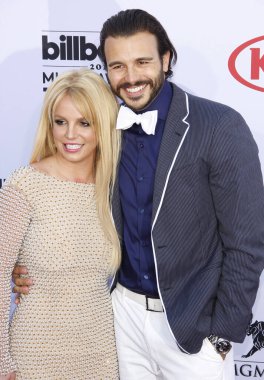 Britney Spears ve Charlie Ebersol, 17 Mayıs 2015 tarihinde ABD 'nin Las Vegas kentindeki MGM Garden Arena' da düzenlenen 2015 Billboard Müzik Ödülleri 'nde.