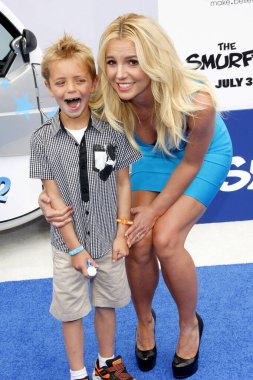 Britney Spears ve Sean Federline, 28 Temmuz 2013 'te ABD' nin Westwood kentindeki Regency Village Theater 'da düzenlenen' Şirinler 'in Los Angeles galasında. 