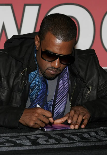 Kanye West Assinatura Loja Seu Novo Lançamento Graduation Realizado Virgin — Fotografia de Stock