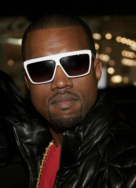 Kanye West Bei Der Weltpremiere Von Smokin Aces Grauman Chinese — Stockfoto