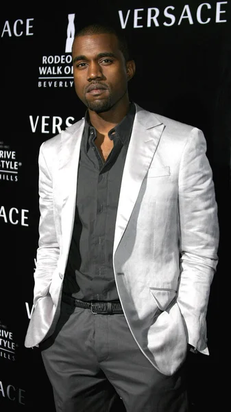 Kanye West Rodeo Drive Walk Style Award Untuk Menghormati Gianni — Stok Foto
