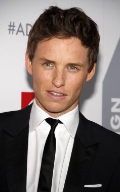 Eddie Redmayne, ABD 'nin Beverly Hills kentindeki Beverly Hilton Oteli' nde 31 Ocak 2015 'te düzenlenen 19. Yıllık Sanat Yönetmenleri Birliği Prodüksiyon Tasarım Ödülleri' nde.