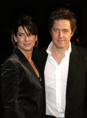 Sandra Bullock ve Hugh Grant, 7 Şubat 2007 'de Hollywood, ABD' deki Grauman 's Chinese Theater' da düzenlenen 